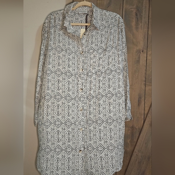 DRESS FORUM Piper Button down shirt dreas. White/black printed. Size medium NWT - Picture 4 of 15